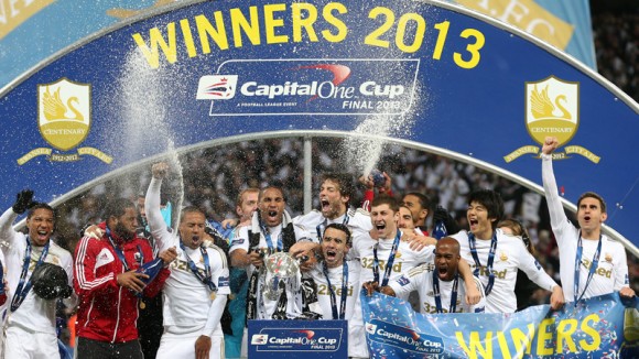 Swansea destroys 10 men Bradford to win Capital One Cup