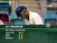Funny Indian cricket moment, Agarkar raises his bat after scoring a single, after 7 ducks!