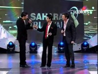 LOL...Shah Rukh and Yuvi teach Hindi to Adam Gilchrist